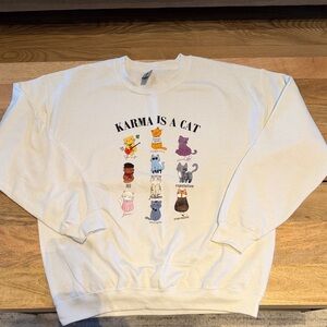 Gildan White Cat Graphic Sweatshirt